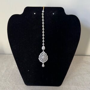 NWOT Diamond and Gold Maang Tika Head Jewelry